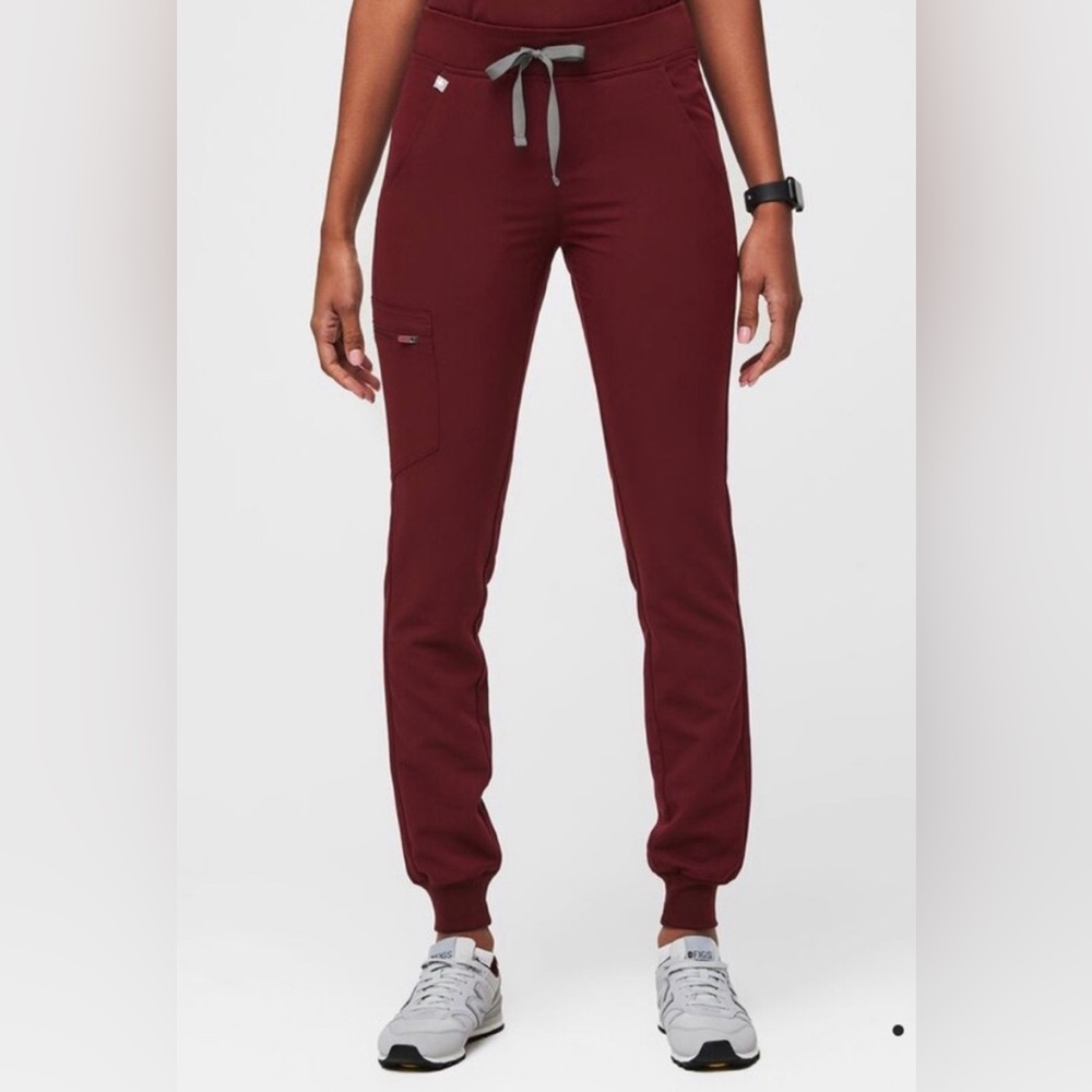 FIGS Zamora Jogger‎ Scrub Pant Size Small in Dark Cherry